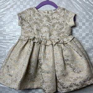 Carter’s dress wore once